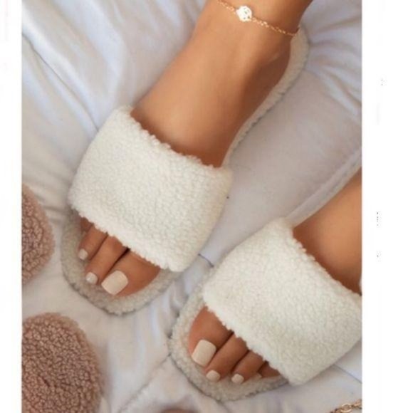 Shoes - !! NEW !! Cozy Faux Sherpa Teddy Slides in Cream